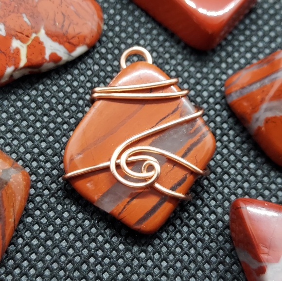 Red Jasper wire wrapped necklace pendant. - Picture 4 of 5